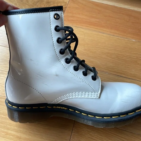 White Dr. Martens - size 8 - Picture 4 of 4